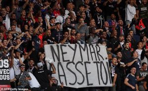 Neymar bị CĐV phản đối ngay trên sân nhà 1 17165070 7347101 image a 53 1565561431383