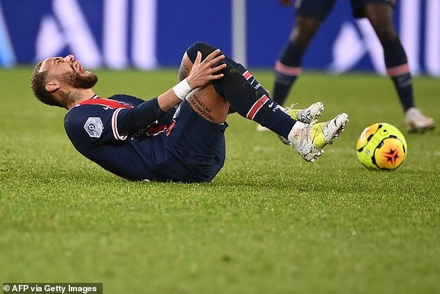 Neymar liên tục gặp chấn thương nặng trong màu áo PSG