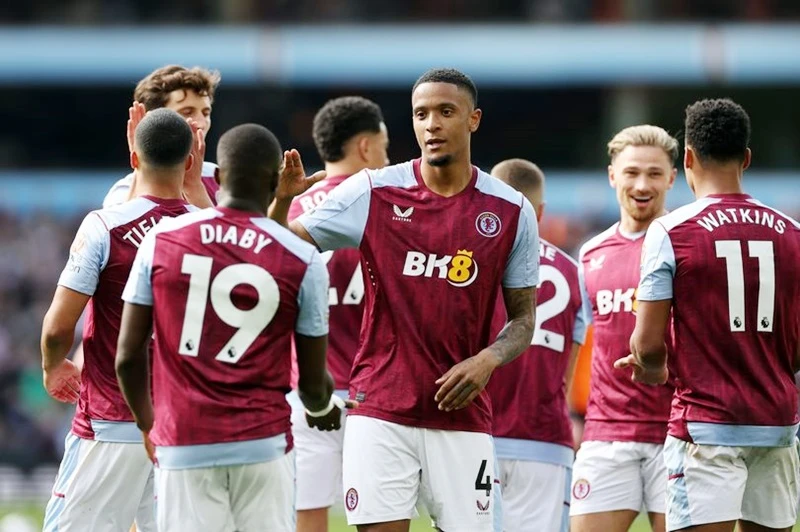 Hòa Liverpool 3-3, Aston Villa tiến gần vé dự Champions League