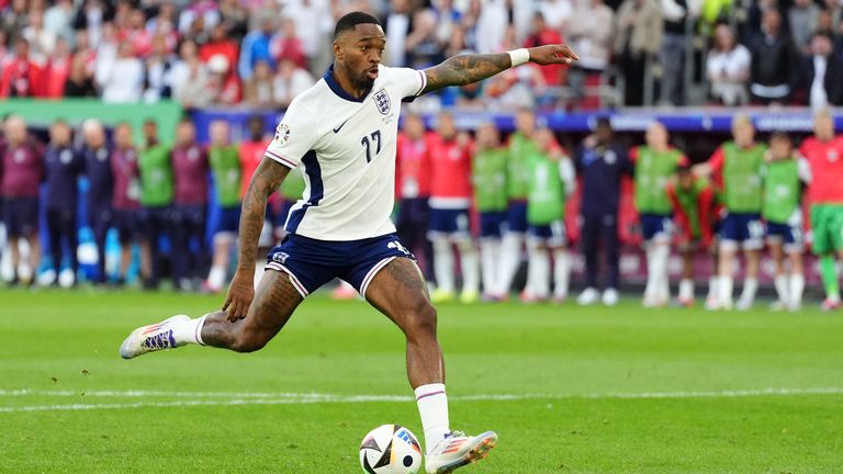 Bán Greenwood, Man Utd nhắm hai tiền đạo mới Ivan Toney và Dominic Calvert-Lewin